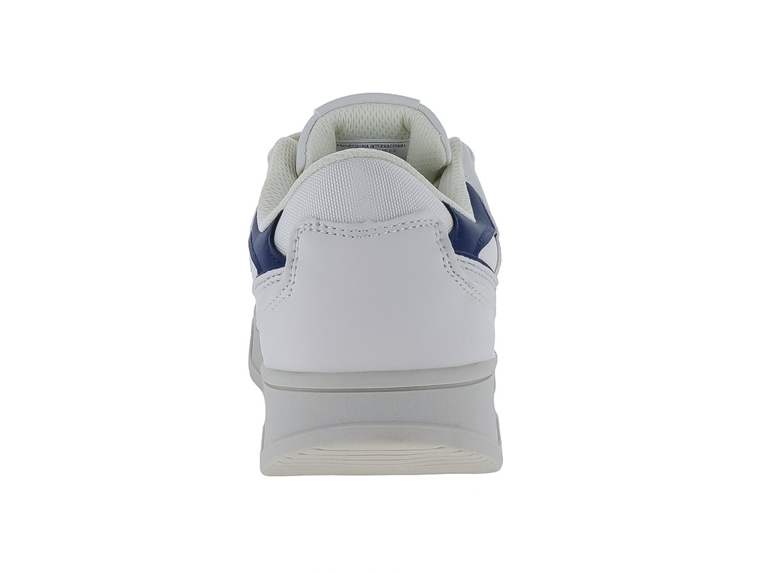 Tenis blancos con detalles en azul y suela blanca de la marca Capa de Ozono.