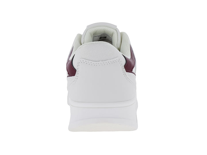 Tenis casuales blancos con detalles en color vino y suela blanca ancha de la marca Capa de Ozono.