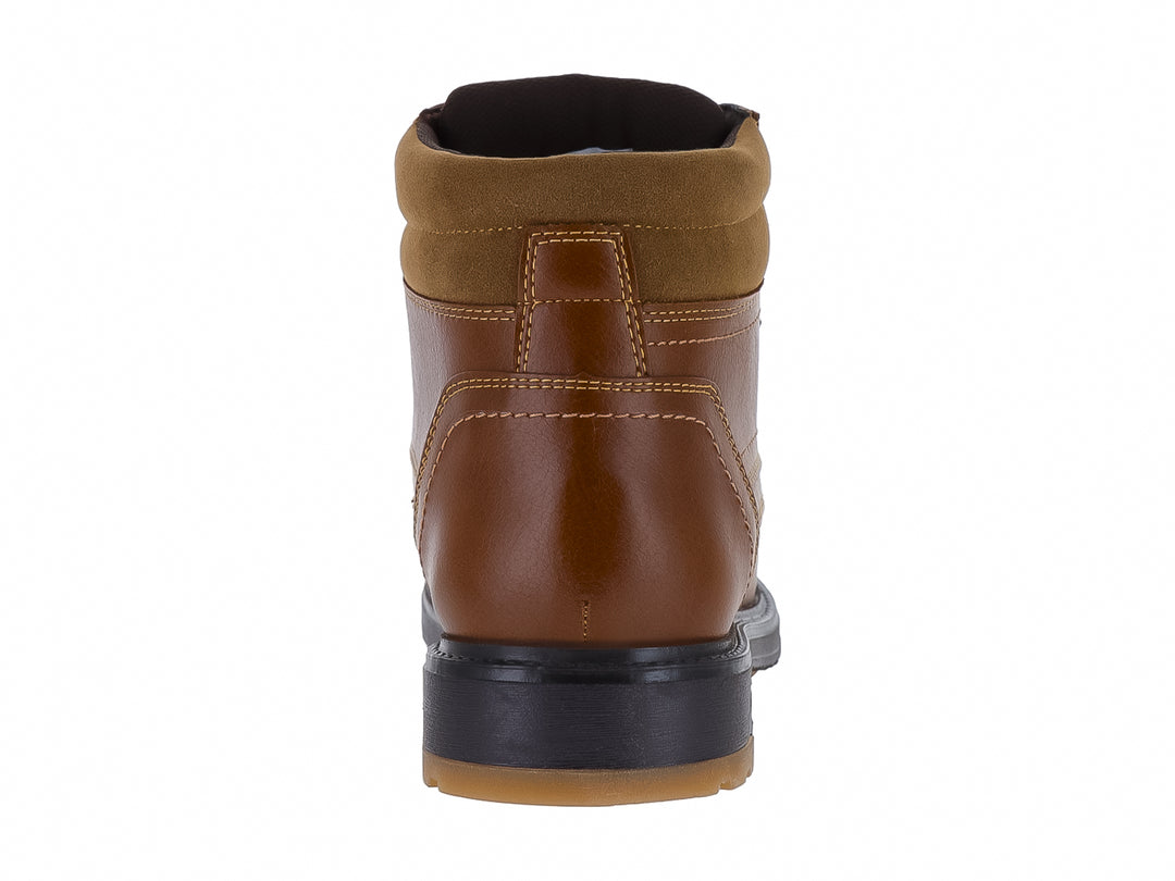 Botas casuales de cuero color cogñac con agujetas y suela negra para niño.