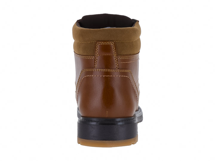 Botas casuales de cuero color cogñac con agujetas y suela negra para niño.