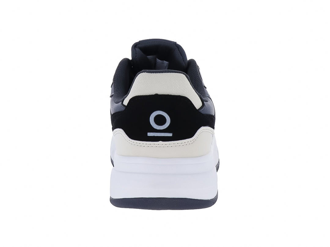 Tenis casuales Capa de Ozono en color gris y negro con suela blanca de plataforma.