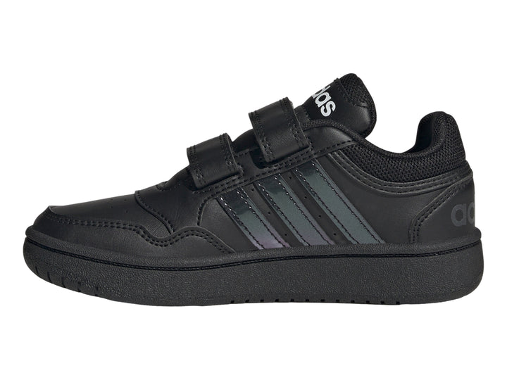 Tenis Adidas Hoops 3.0 CF en color negro con cierre de velcro y suela negra para niño.