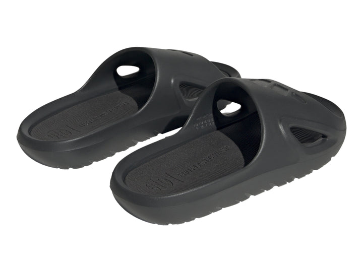 Sandalia Adidas Adicane Slide en color negro con diseño deportivo y minimalista.