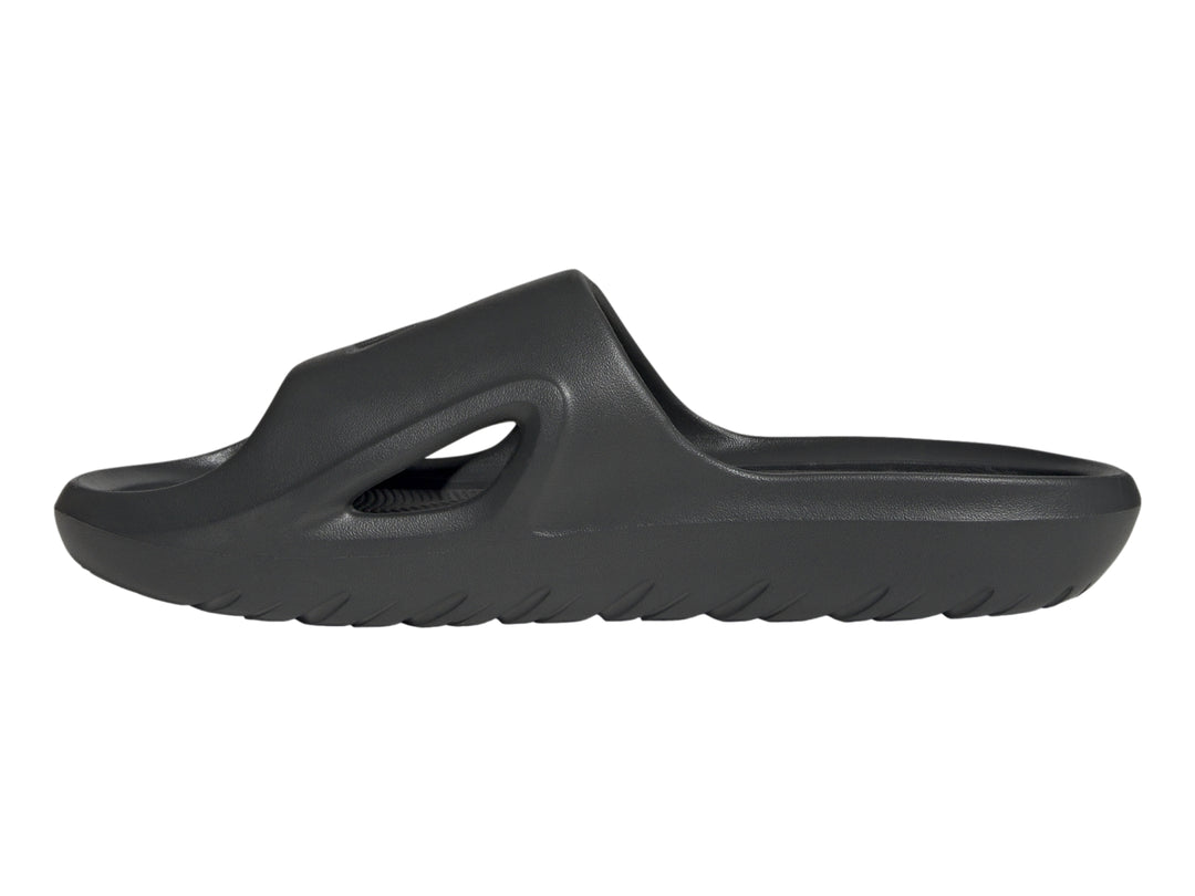 Sandalia Adidas Adicane Slide en color negro con diseño deportivo y minimalista.