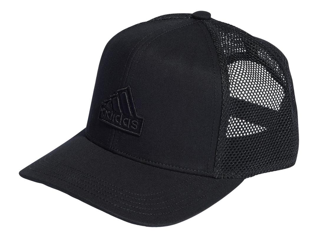 Gorra Adidas negra estilo trucker con panel frontal de tela y parte posterior de malla transpirable.
