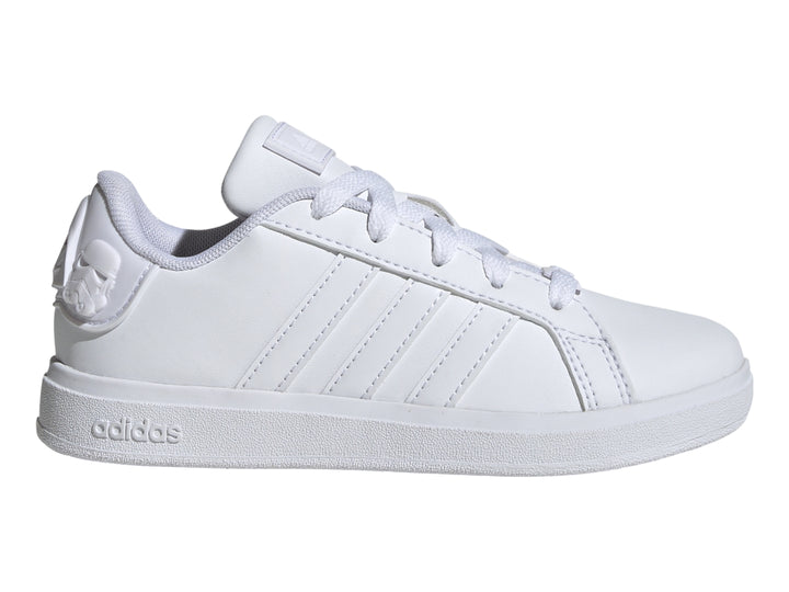 Tenis Adidas color blanco total con detalles de Star Wars en el talón y las tres franjas laterales.