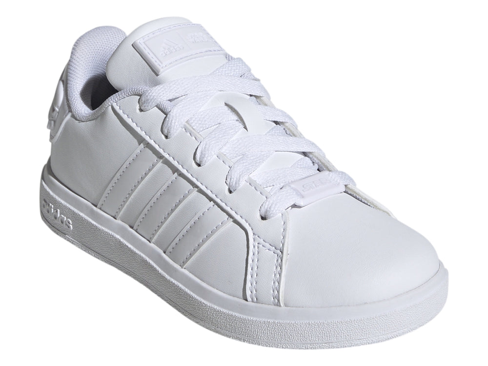 Tenis Adidas color blanco total con detalles de Star Wars en el talón y las tres franjas laterales.