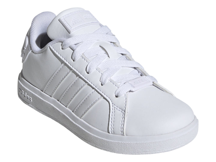 Tenis Adidas color blanco total con detalles de Star Wars en el talón y las tres franjas laterales.