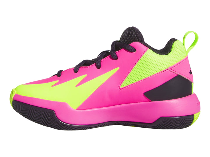 Tenis de baloncesto Adidas en colores rosa, amarillo y negro.