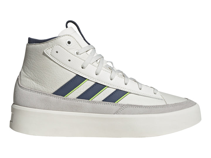 Tenis Adidas blancos de corte alto con franjas azul marino y verde lima y base gris.