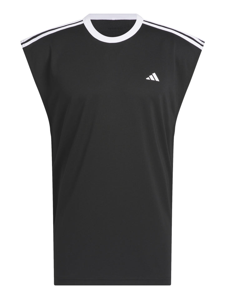 Hombre vistiendo camiseta deportiva sin mangas color negro con detalles blancos de la marca Adidas.