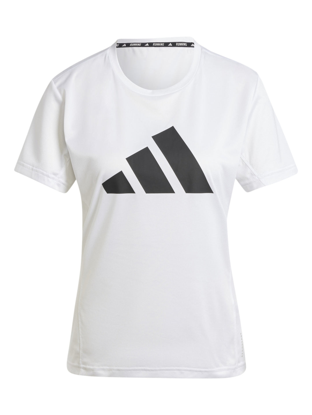 Camiseta deportiva blanca de manga corta con logo de Adidas en el pecho, modelada por una mujer.