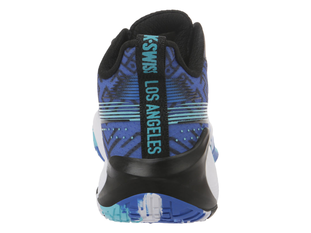 Tenis deportivos K-Swiss en colores negro, azul y blanco con suela robusta y diseño moderno.