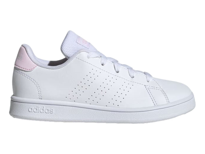 Tenis Adidas Advantage K en color blanco con detalles en rosa claro y suela blanca.
