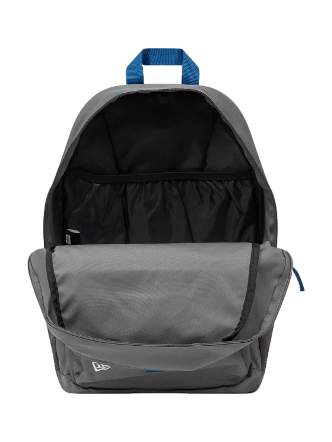 Mochila New Era color gris oscuro con detalles en azul y parches de los Dodgers de Los Ángeles.