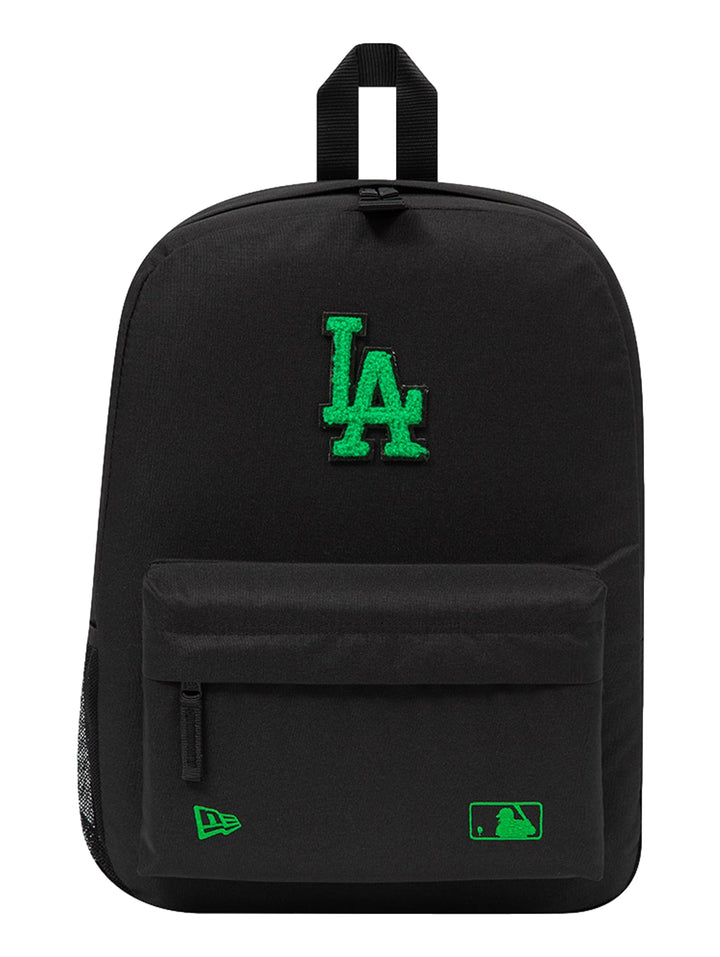 Mochila negra New Era con logotipo de los Dodgers de Los Ángeles en color verde brillante y bolsillo frontal.