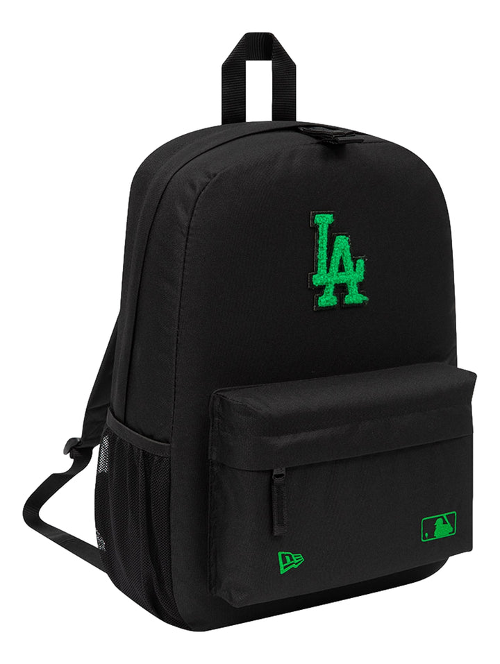 Mochila negra New Era con logotipo de los Dodgers de Los Ángeles en color verde brillante y bolsillo frontal.