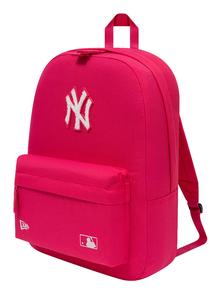 Mochila deportiva rosa de New Era con logotipo de los New York Yankees en blanco.