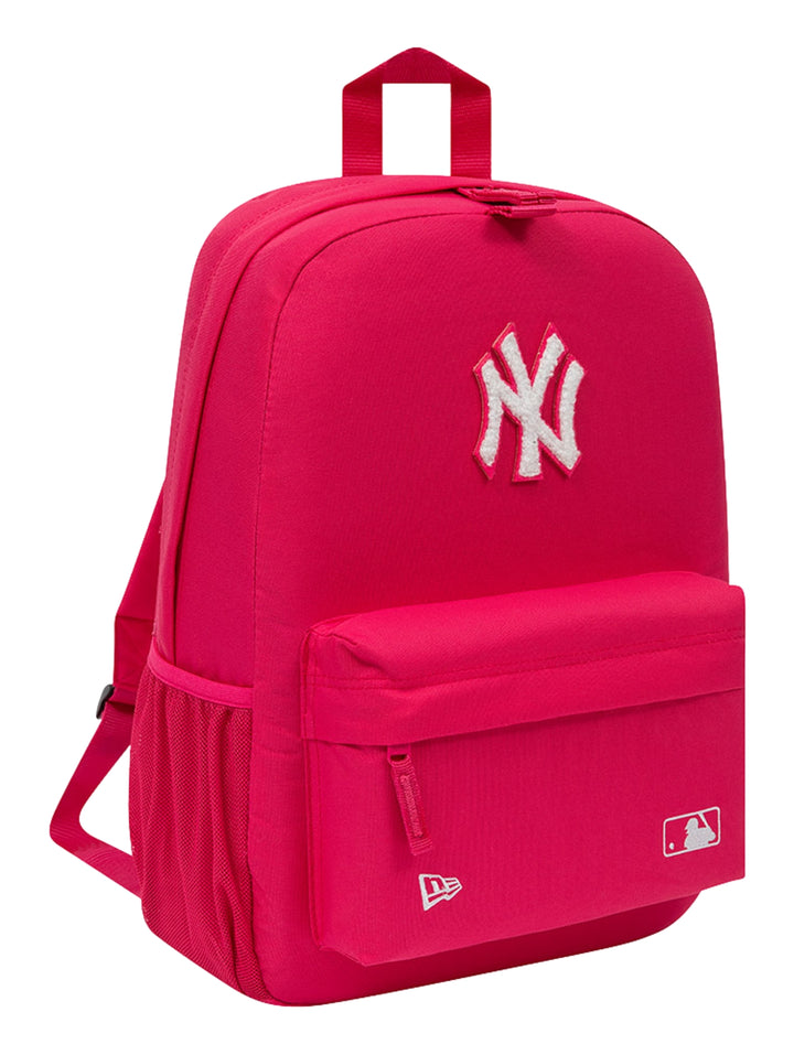 Mochila deportiva rosa de New Era con logotipo de los New York Yankees en blanco.