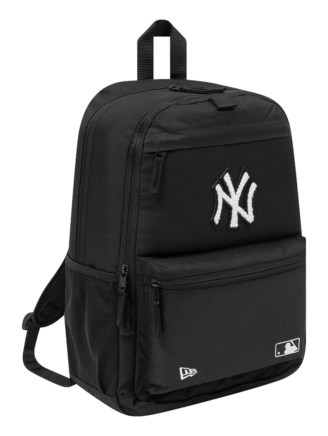 Mochila deportiva New Era de color negro con logotipo blanco de los New York Yankees en el frente.