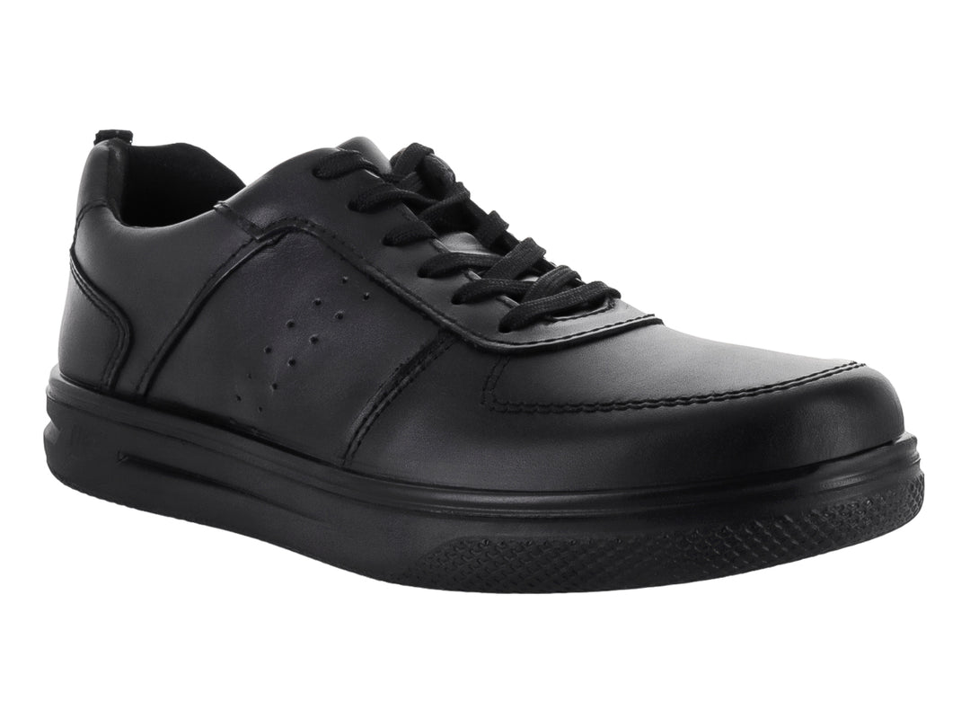 Zapato casual color negro para niño de la marca Flexi con cordones y suela cómoda.