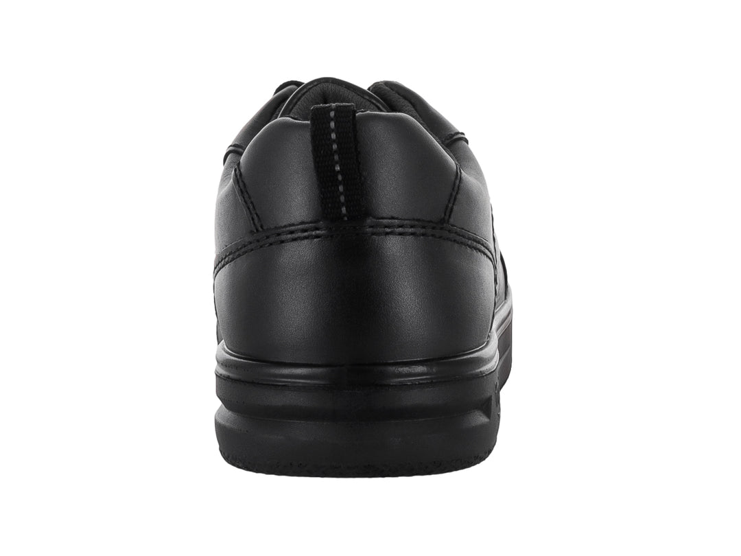 Zapato casual color negro para niño de la marca Flexi con cordones y suela cómoda.
