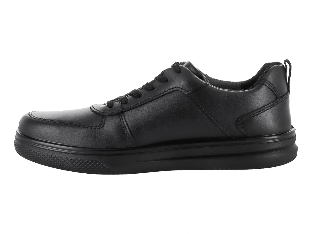Zapato casual color negro para niño de la marca Flexi con cordones y suela cómoda.