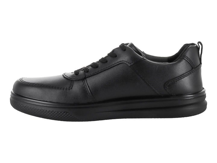 Zapato casual color negro para niño de la marca Flexi con cordones y suela cómoda.
