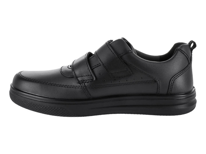 Zapato Flexi color negro para niño con cierre de dos cintas de velcro y suela cómoda.