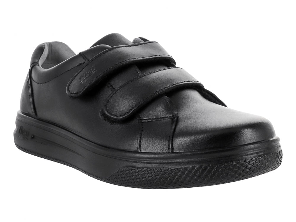 Zapato Flexi negro para niño con cierre de velcro y suela cómoda.