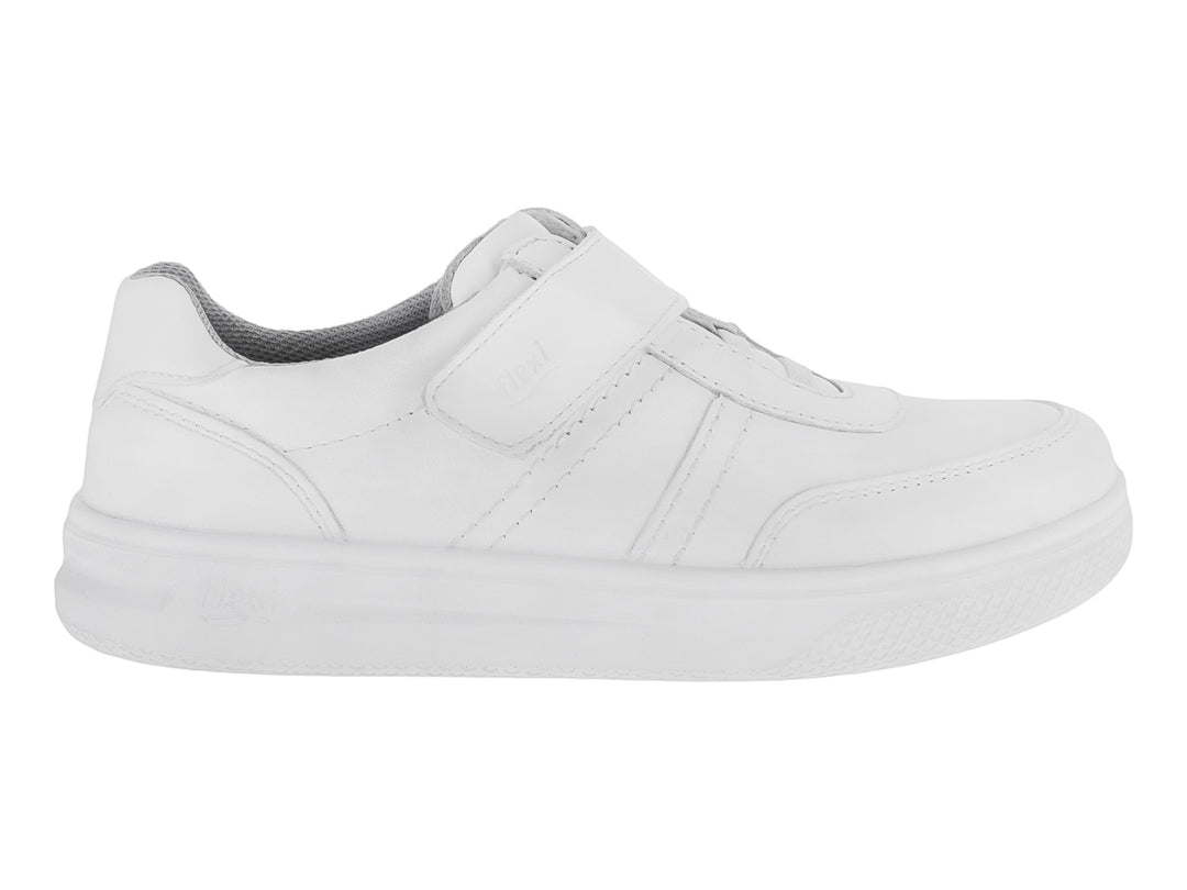 Zapato infantil color blanco de la marca Flexi con cierre de velcro y suela blanca.