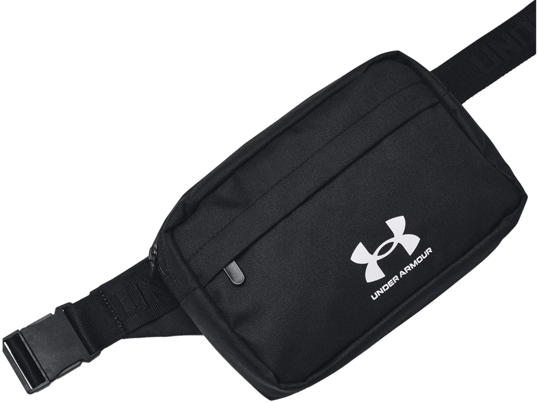 Cangurera deportiva Under Armour de color negro con logotipo blanco frontal y correa ajustable.