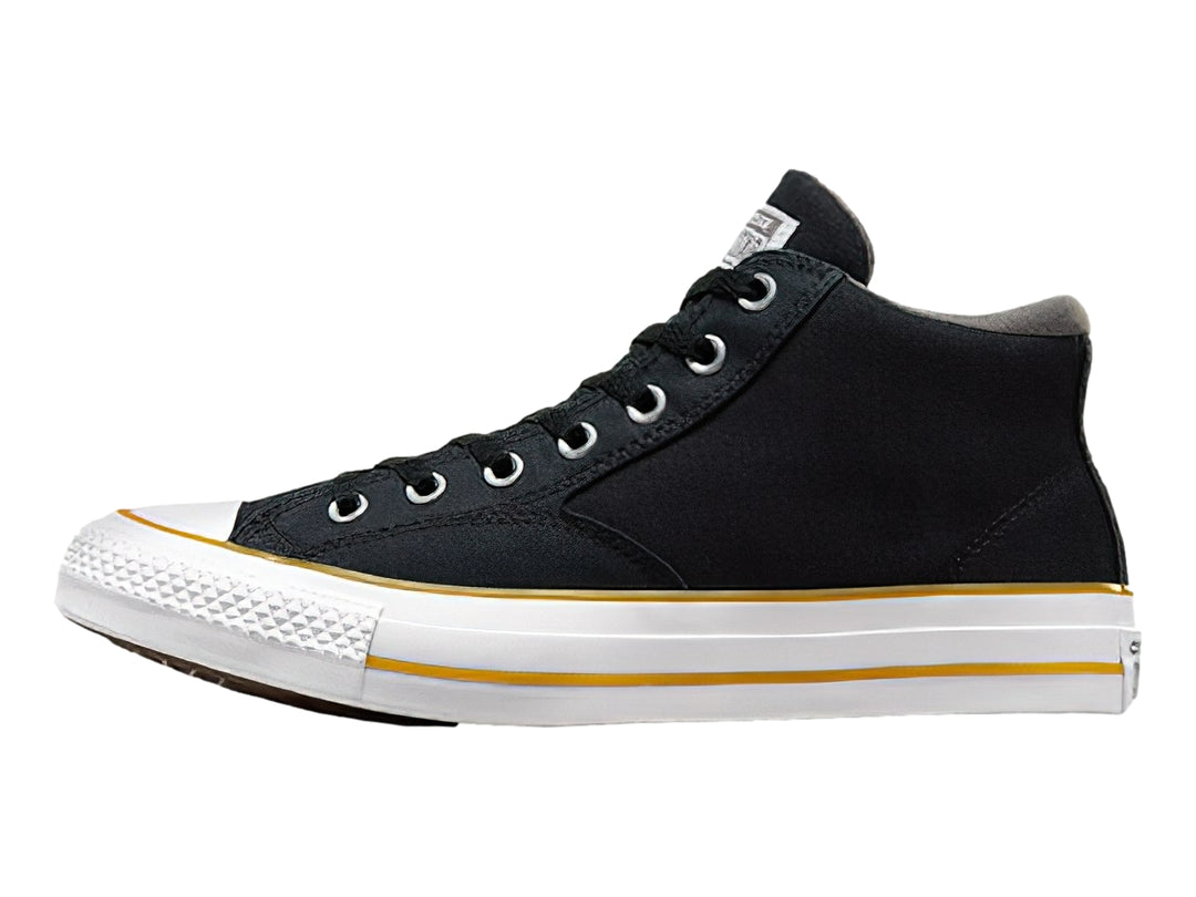 Tenis Converse Chuck Taylor All Star Malden Street Mid color negro con suela blanca y línea amarilla.