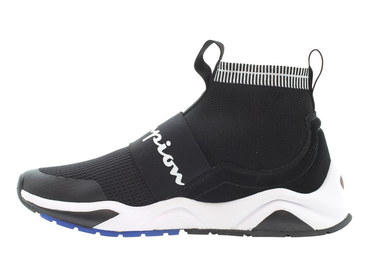 Tenis deportivos Champion color negro con suela blanca y diseño tipo calcetín.