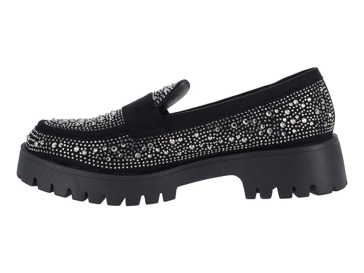 Mocasín negro de plataforma con suela track y detalles de pedrería brillante.
