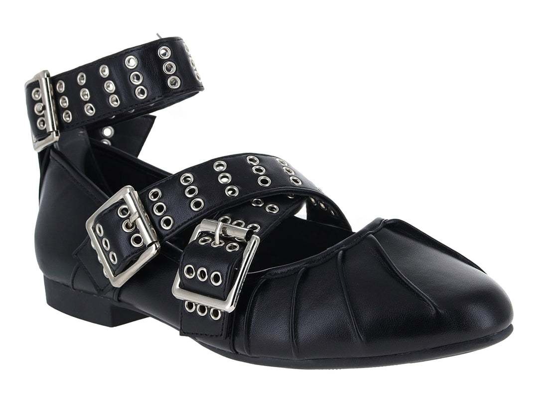 Zapato plano negro con tres correas y hebillas plateadas.