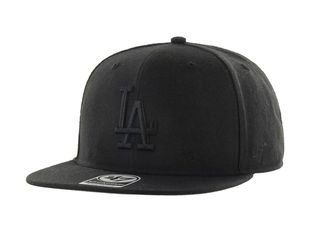 Gorra negra de los Angeles Dodgers con visera plana y logotipo bordado en el mismo color.