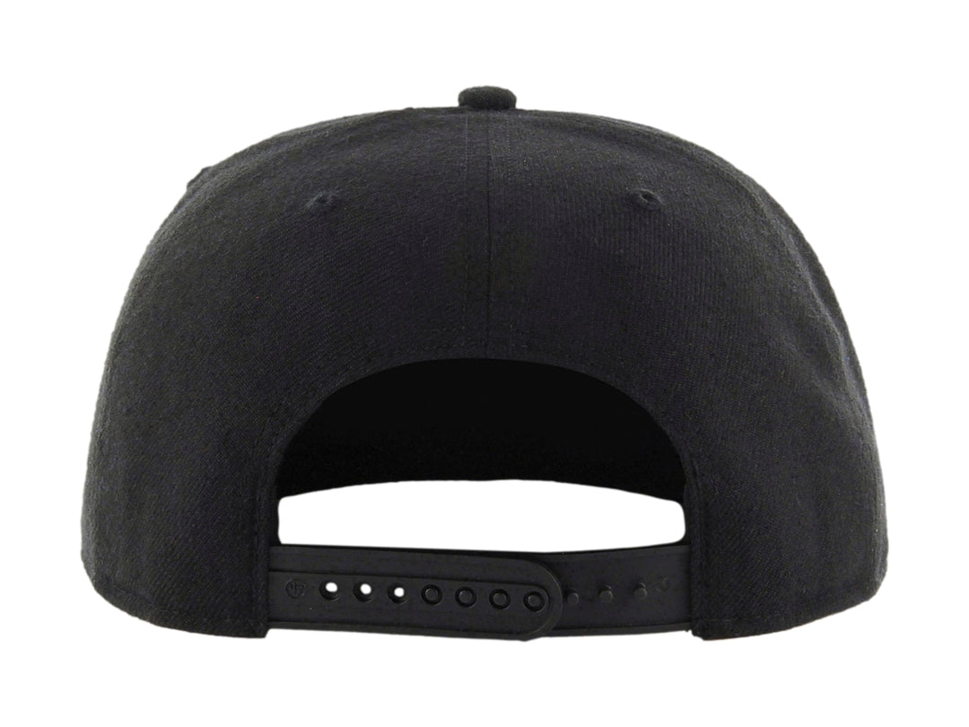 Gorra negra de los Angeles Dodgers con visera plana y logotipo bordado en el mismo color.