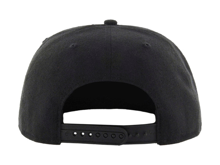 Gorra negra de los Angeles Dodgers con visera plana y logotipo bordado en el mismo color.