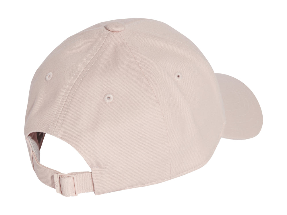 Gorra de béisbol Adidas en color rosa pálido con logotipo tonal bordado en el frente.