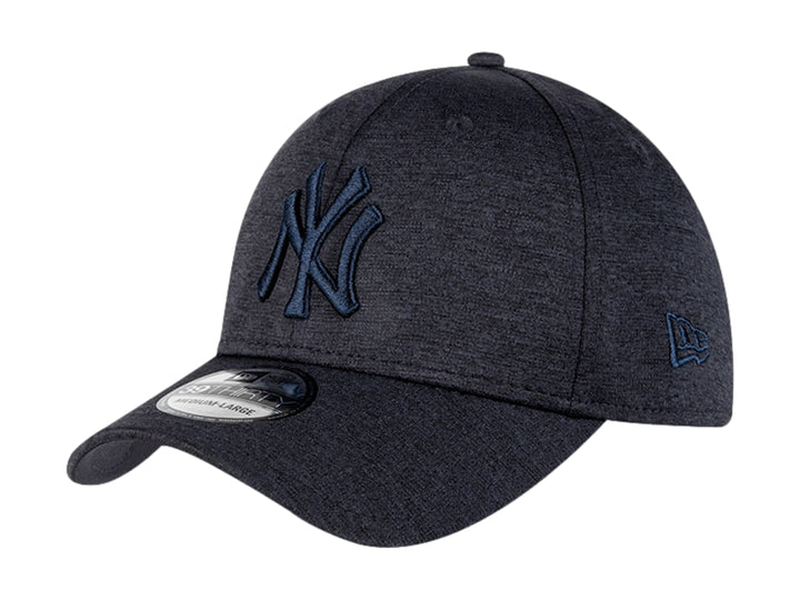 Gorra de béisbol New Era color navy con logotipo de los New York Yankees bordado en tono similar.