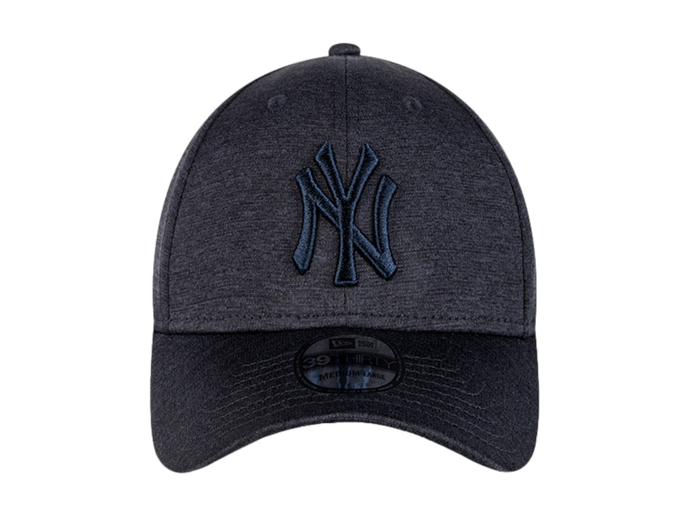 Gorra de béisbol New Era color navy con logotipo de los New York Yankees bordado en tono similar.