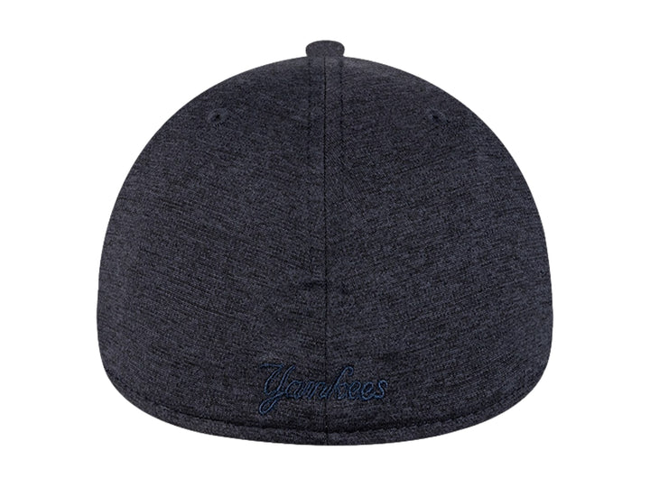 Gorra de béisbol New Era color navy con logotipo de los New York Yankees bordado en tono similar.
