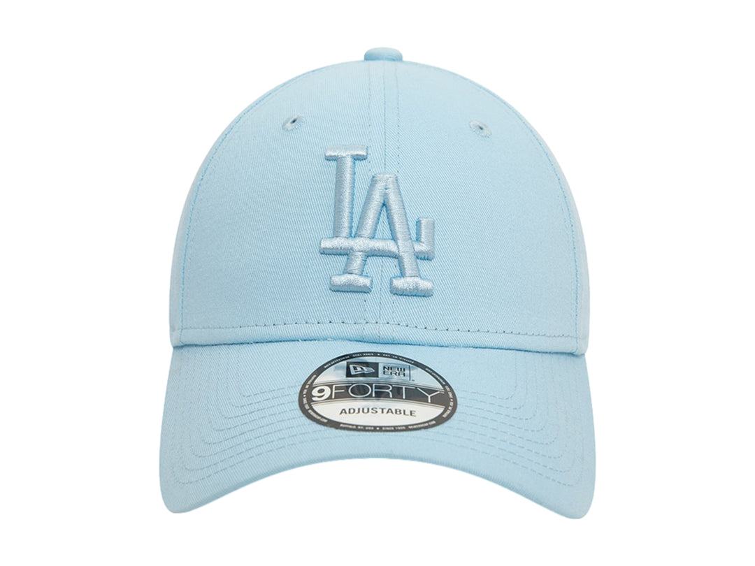 Gorra de béisbol New Era color azul pastel con logo LA bordado y visera curva.