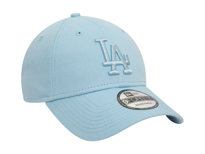 Gorra de béisbol New Era color azul pastel con logo LA bordado y visera curva.
