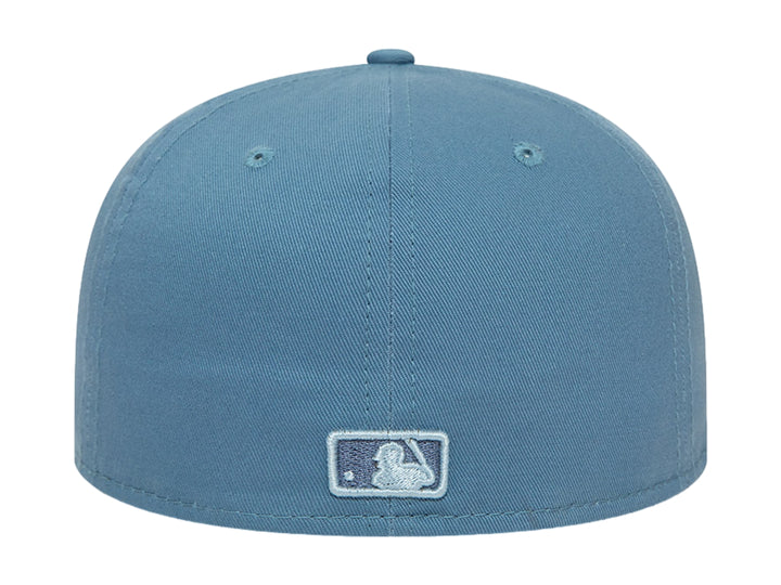 Gorra de béisbol New Era color azul con logotipo de los New York Yankees bordado en blanco.
