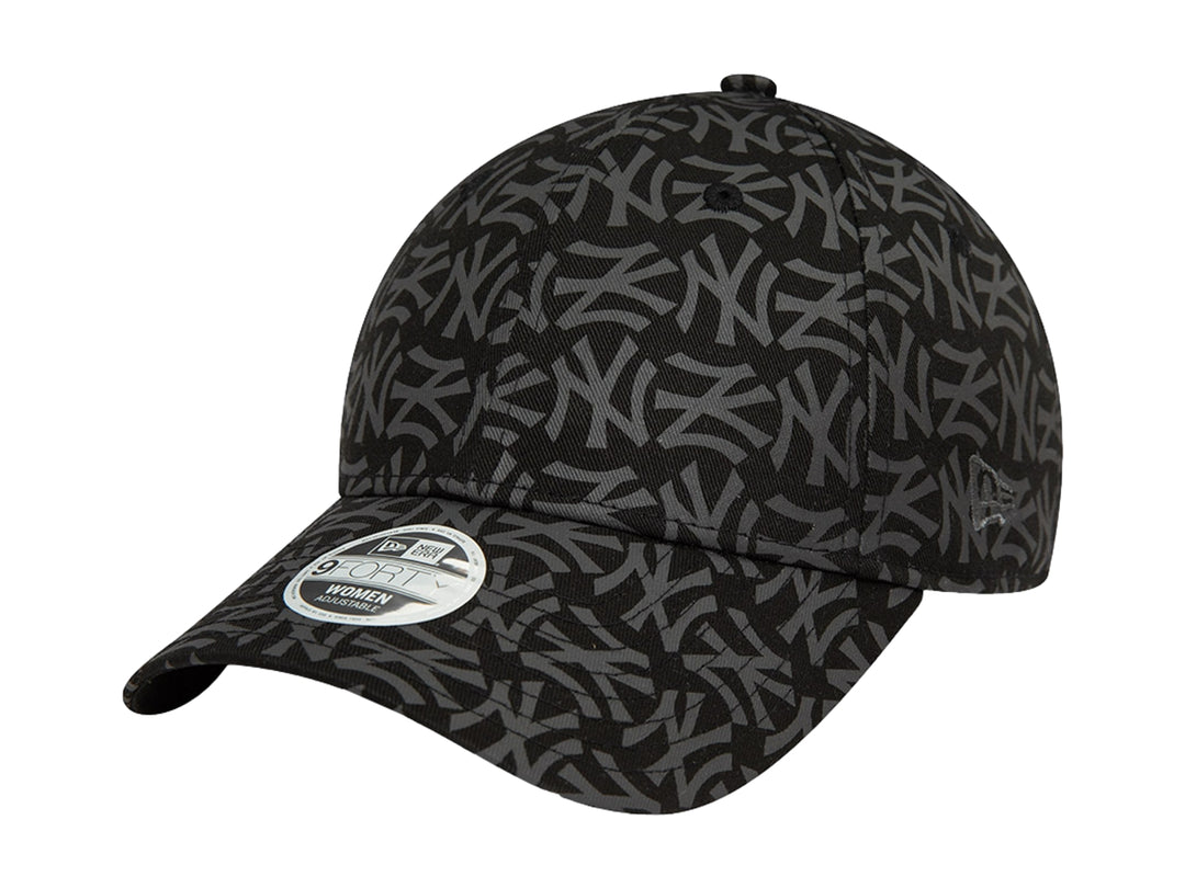 Gorra de béisbol New Era color negro con estampado geométrico de letras NY en gris oscuro.