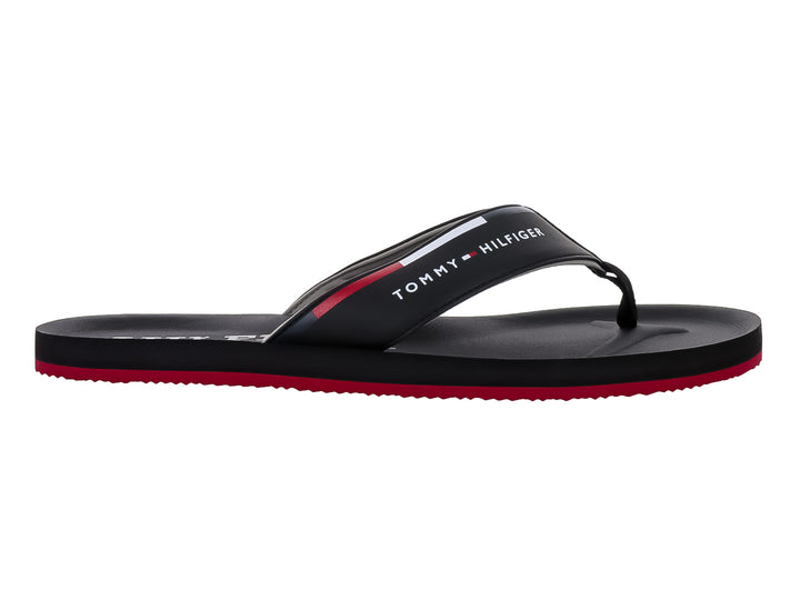 Sandalias Tommy Hilfiger color negro con suela inferior roja y logotipo blanco en la correa.