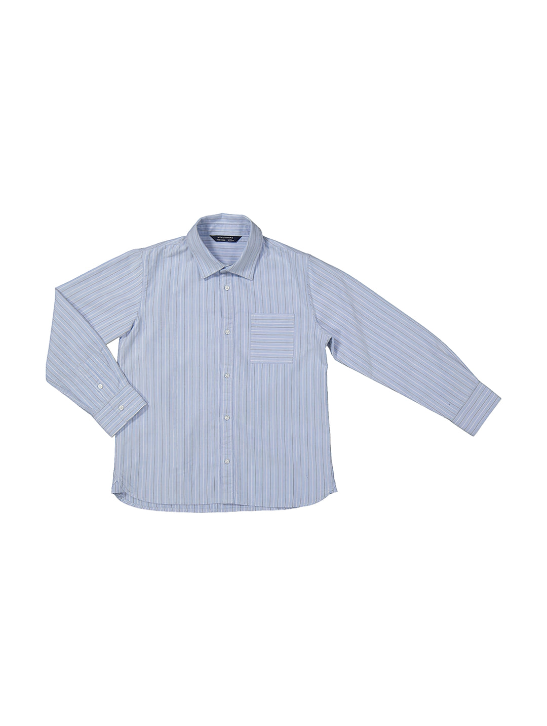 Camisa celeste de rayas verticales para niño con manga larga y bolsillo frontal.