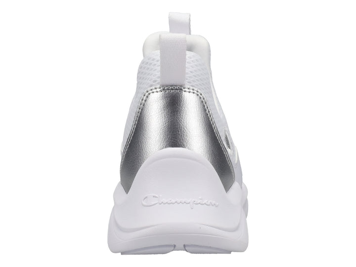 Tenis deportivos Champion blancos con detalles en plata, diseño slip-on sin cordones y suela blanca.